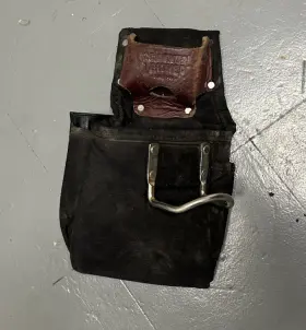 9025 OCCIDENTAL LEATHER Pouch