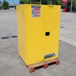 Justrite Rm09196 Flammable Liquid Storage Cabinet, 29002, 90 Gallon Capacity. Fixed Price $700.00.